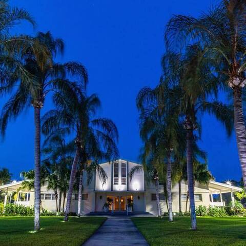 Hobe Sound Bible Church - Hobe Sound, Florida