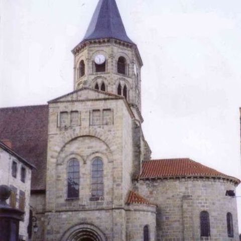 Eglise Saint- Menelee A Menat - Menat, Auvergne