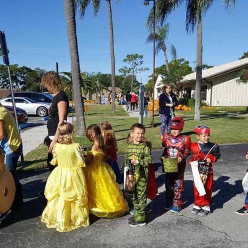 Lakeside Preschool 2015 Halloween Parade