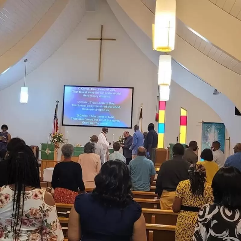 Sunday worship at Jehovah Lutheran Church Pensacola