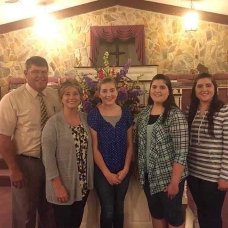 Pastor Brother Joe Beaver, his wife Kim, and their 3 daughters Kayla, Jessica, and Brooke