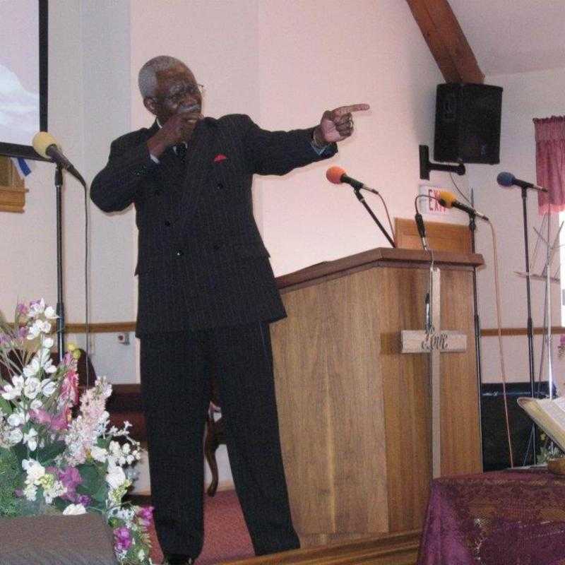 Pastor Smith preaching