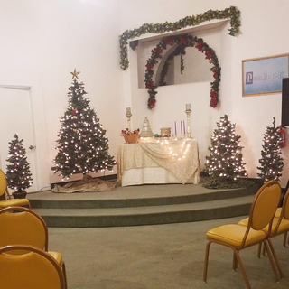 Unity Burbank Center decorated for Christmas