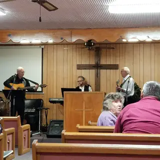 Sunday worship at Round Mountain Church - photo courtesy of Linda Brown