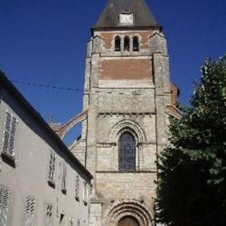 Notre Dame Lorris, Centre